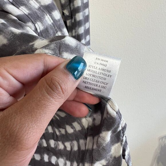 Theory Gray White Button Down Blouse Silk XS - Picture 5 of 7